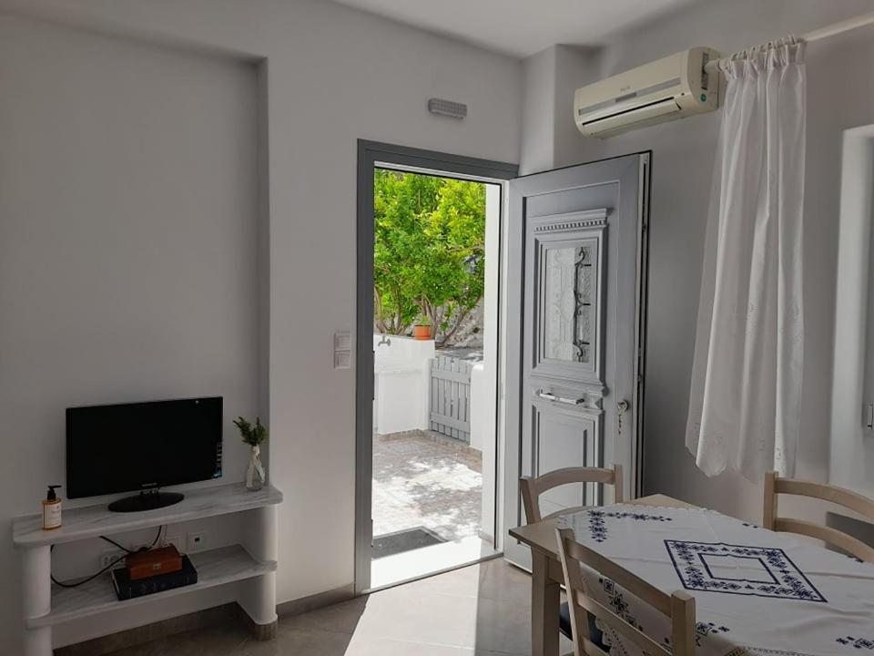 Matilda Milos - Cycladic Living Apartment Triovasalos Bagian luar foto